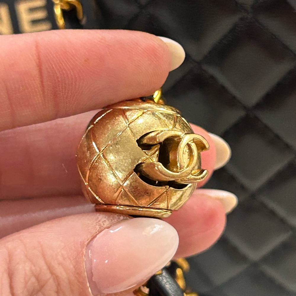 CHANEL Beauty (GWP) Quilted Black with Gold Pouch Crossbody - Picture 5 of 16